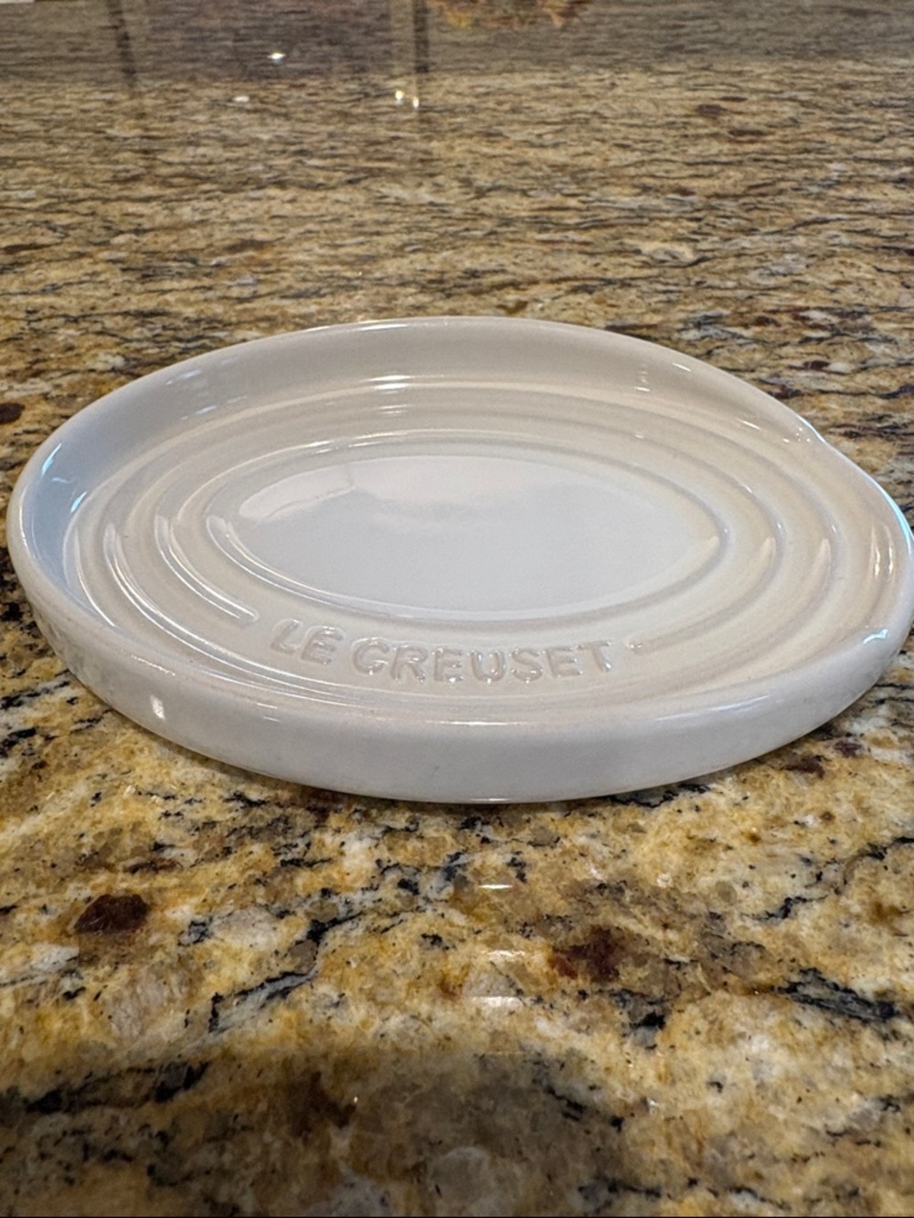 Le Creuset Cream Stoneware Oval Spoon Rest, Meringue - Picture 4 of 9